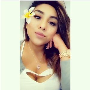 Meet your Posher, Cynthia